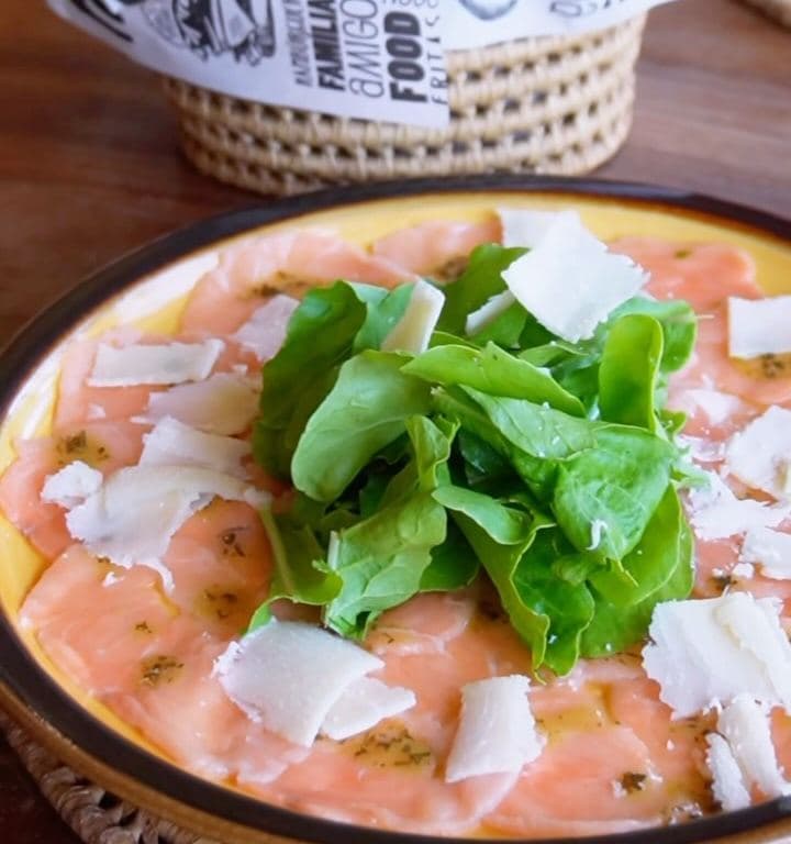 Carpaccio de salmão